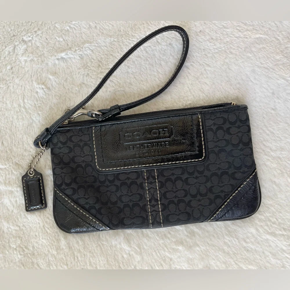 Coach vintage wristlet EUC